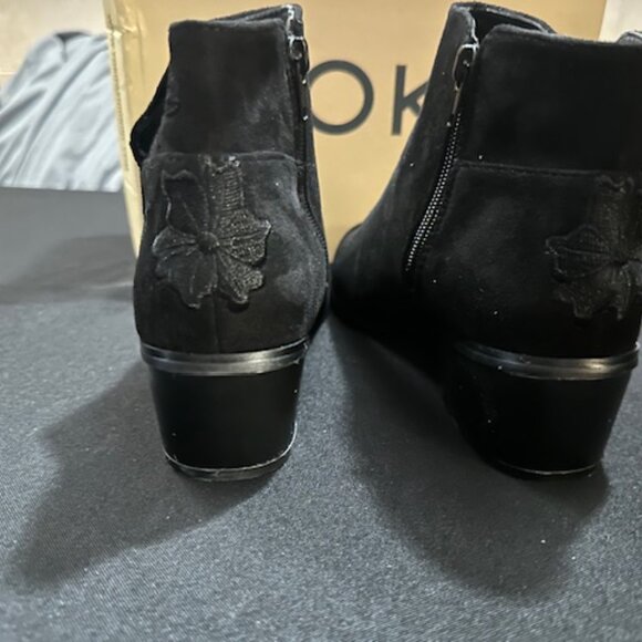 Black Embroidery Block Heel Bootie 7914 - Picture 4 of 9